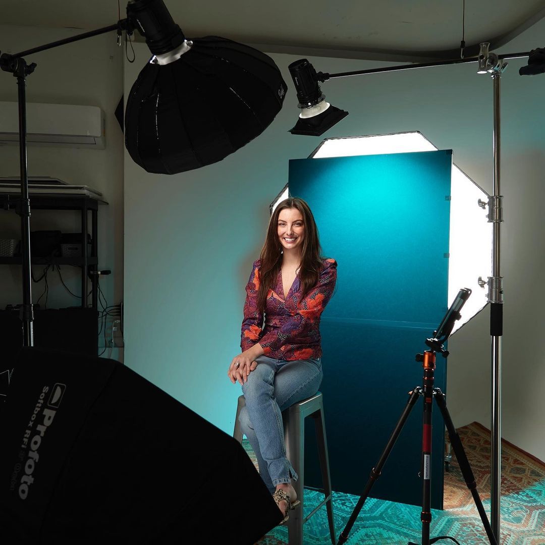 4 Reasons You Need To Get A V-Flat Board For Your Photography